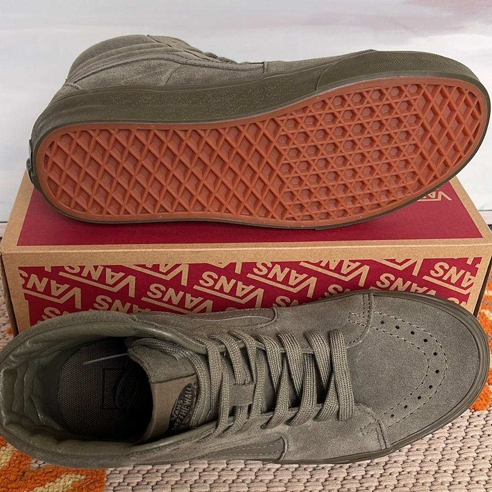 Vans WMNS Sk8-Hi
Mono Suede Olive
VN000CP9OLV
SNEAKERS - Picture 4 of 16